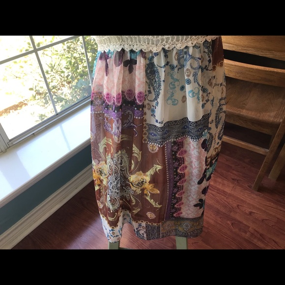 So cute! Crocheted bodice, flowy skirted dress! Lined. Size M, fits like 4-6. - Picture 6 of 7